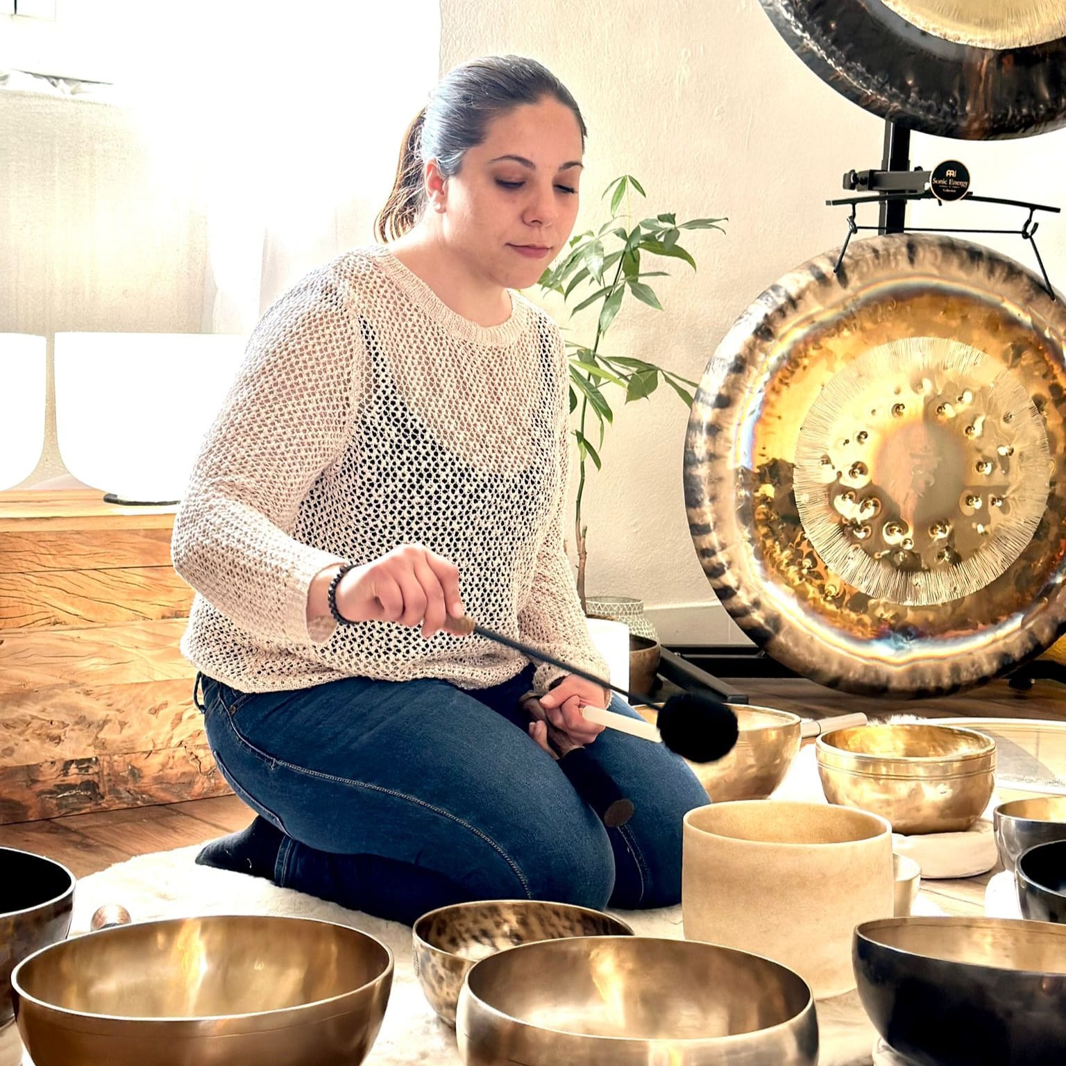 bols tibétains, bol en cristal, gong, carillons, handpan, etc.